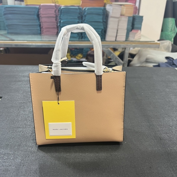 M*ARC J*ACOBS Top Bag 23*20*10CM