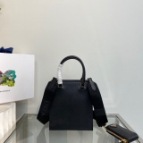 P*rada Top Bag 17*19*6CM