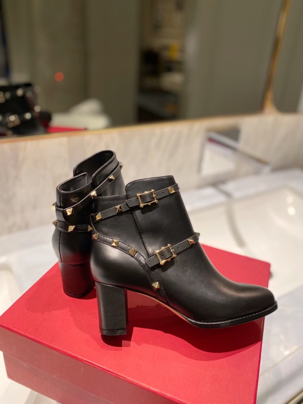 Women 𝑉*𝐴𝐿𝐸𝑁𝑇𝐼𝑁𝑂 Top Sneakers