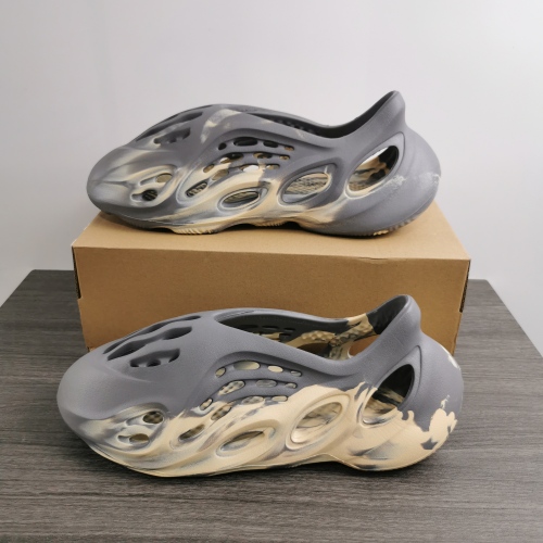 Y*eezy Foam Runner