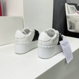 Women 𝑉*𝐴𝐿𝐸𝑁𝑇𝐼𝑁𝑂 Top Sneakers