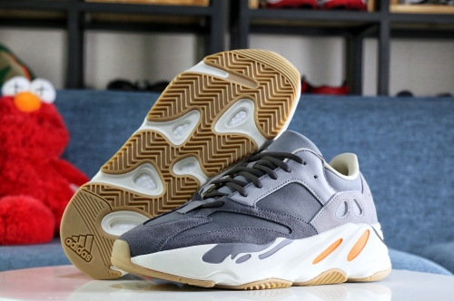 Y*eezy Boost 700 Magnet