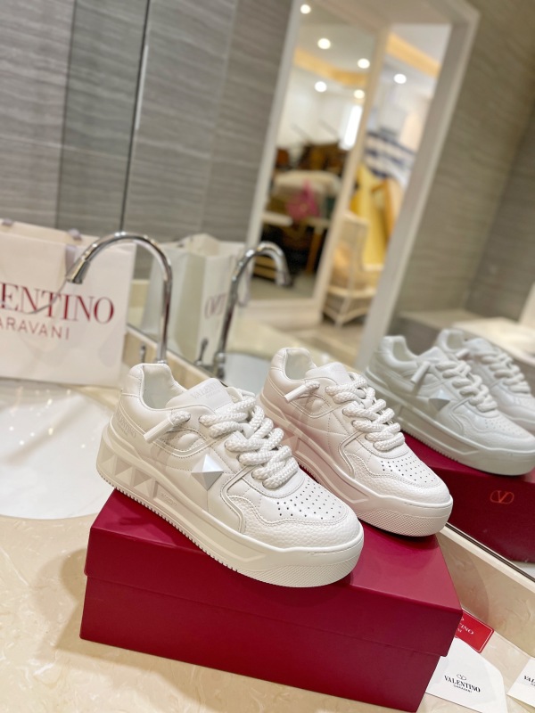 Men Women 𝑉*𝐴𝐿𝐸𝑁𝑇𝐼𝑁𝑂 Top Sneakers