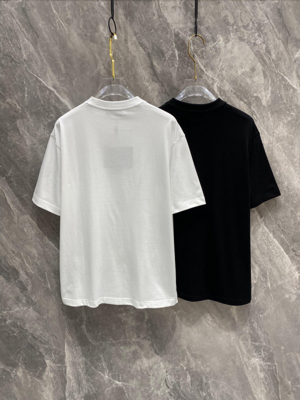 P*rada Top Quality Clothes