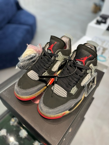 OFF-WHITE x Air Jordan 4 “Bred” CV9388-001