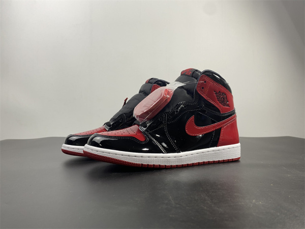Air Jordan 1 High OG “Bred Patent” 555088-063
