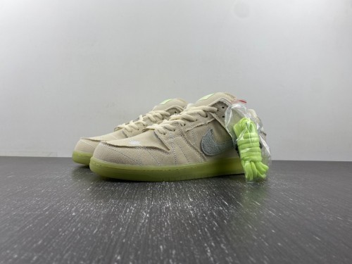 N*ike SB Dunk Low “Mummy DM0774-111