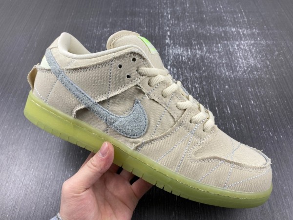 N*ike SB Dunk Low “Mummy DM0774-111