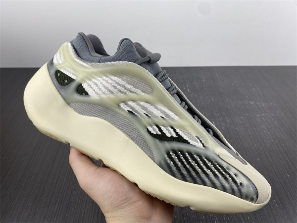Y*eezy Boost 700 V3 Fade ID1674