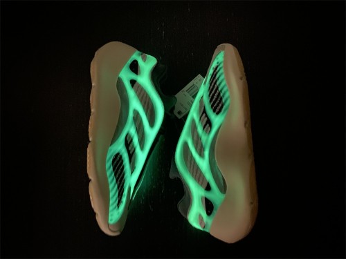 Y*eezy Boost 700 V3 Fade ID1674