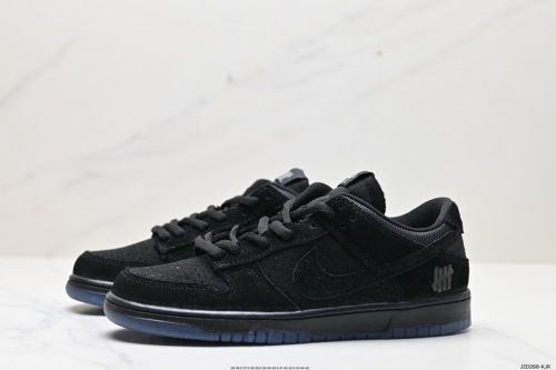 N*ike SB Dunk Low