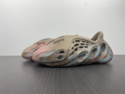 Y*eezy Foam Runner GY3969
