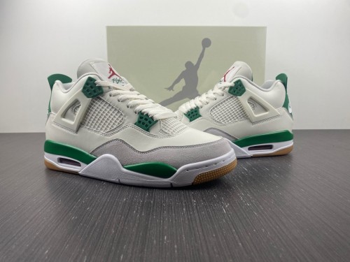 N*ike SB x Air Jordan 4 ‘Pine Green’ DR5415-103