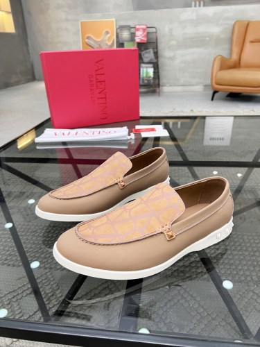 Men 𝑉*𝐴𝐿𝐸𝑁𝑇𝐼𝑁𝑂 Top Sneakers