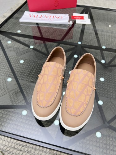 Men 𝑉*𝐴𝐿𝐸𝑁𝑇𝐼𝑁𝑂 Top Sneakers