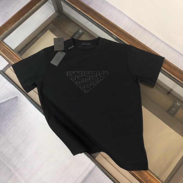 P*rada Top Quality Clothes