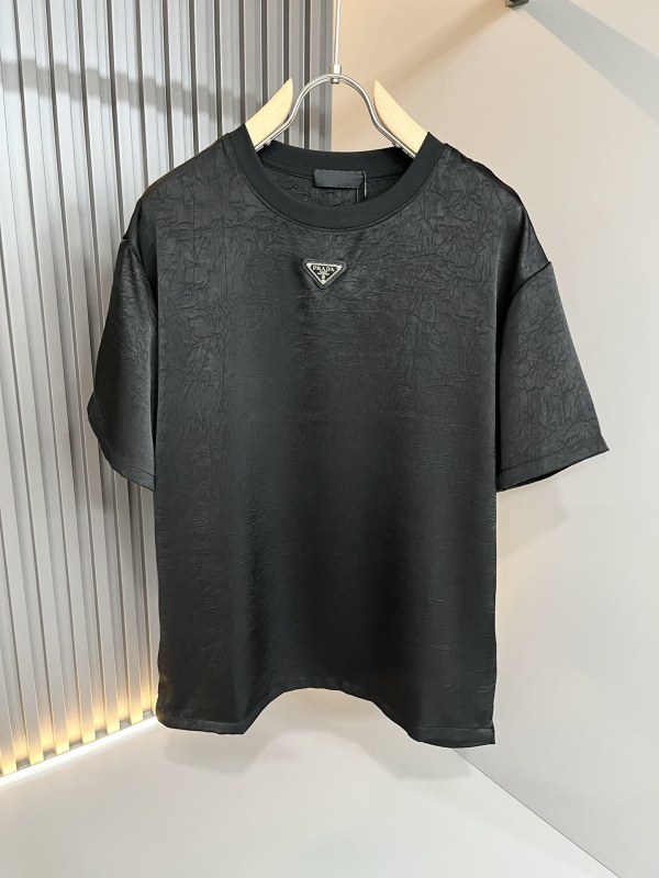 P*rada Top Quality Clothes