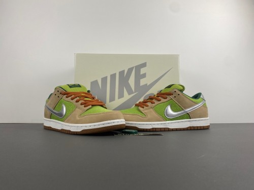 N*ike SB Dunk Low FQ7585-200