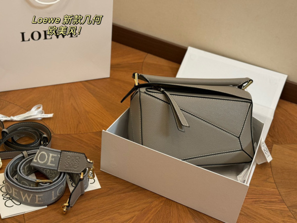 L*oewe Top Quality bag