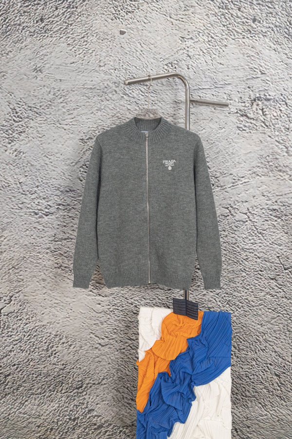P*rada Top Quality Clothes
