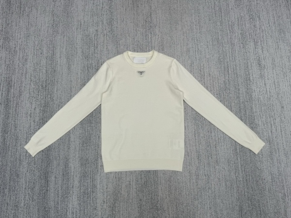 P*rada Top Quality Clothes