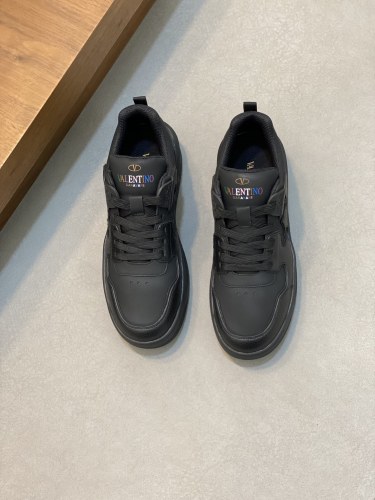 Men and women 𝑉*𝐴𝐿𝐸𝑁𝑇𝐼𝑁𝑂 Top Sneakers