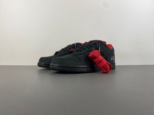 S*upreme x N*ike SB Dunk Low “Black/Red”