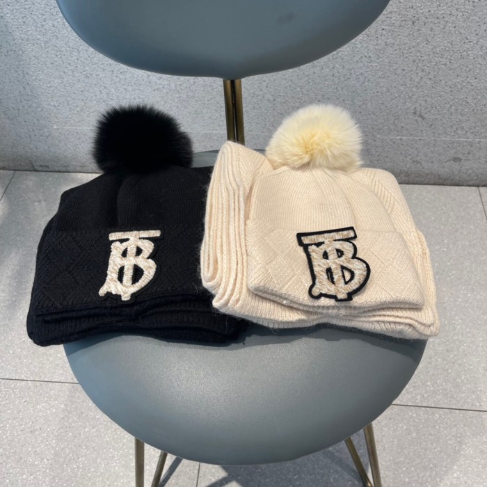 Burberry Knitted Hat+Scarf