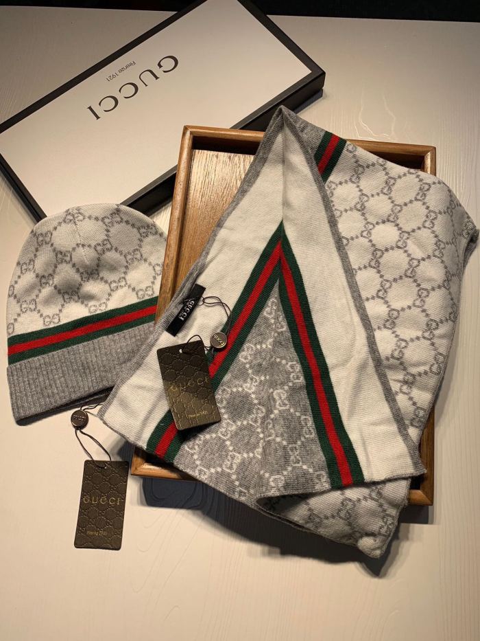 Gucci Knitted Hat+Scarf