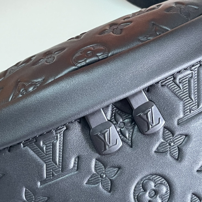 Louis Vuitton M46036 Discovery BumbagMen Bags Size 44*15*9cm
