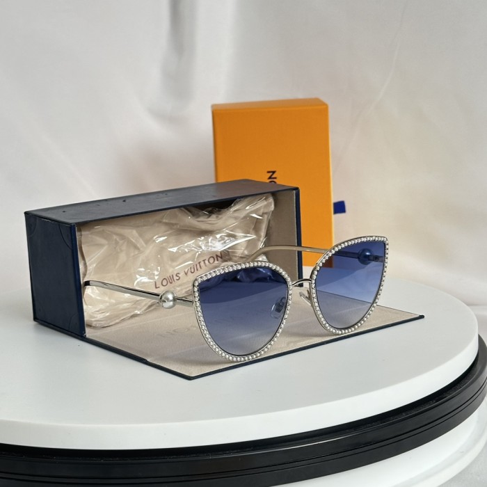 Louis Vuitton PEARL CAT EYE Z1995U Sunglasses