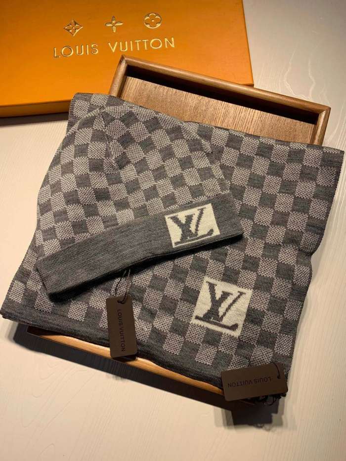 Louis Vuitton Knitted Hat+Scarf