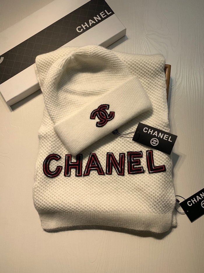Chanel Knitted Hat+Scarf