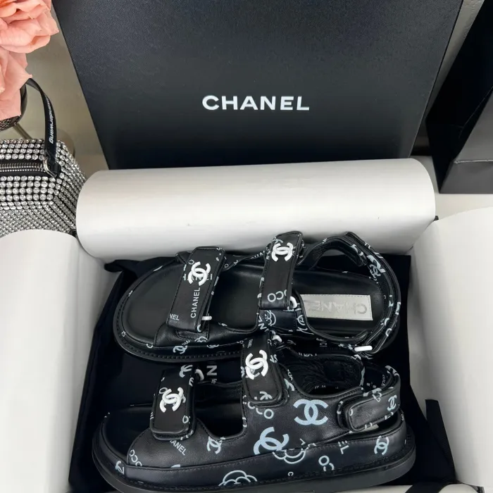 Chanel 2023 New Sandals Size 35-41 7-Color