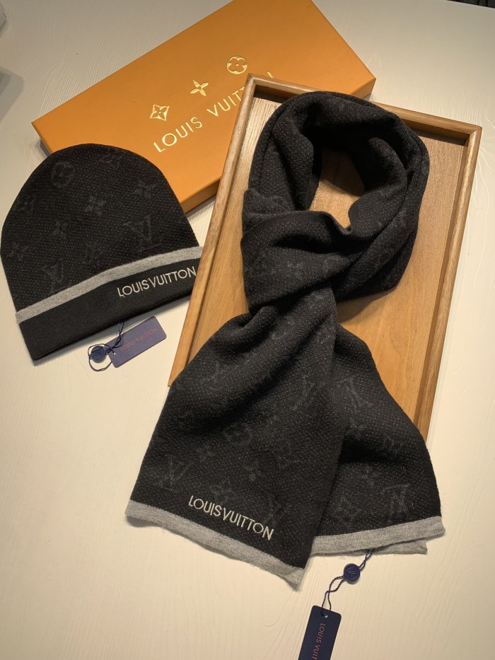 Louis Vuitton Knitted Hat+Scarf
