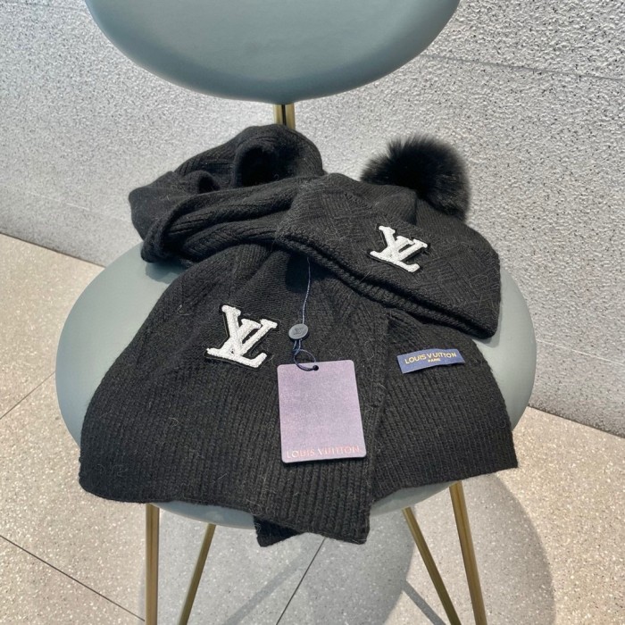 Louis Vuitton Knitted Hat+Scarf