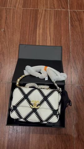 Chanel Women Shoulder Bags 25cm