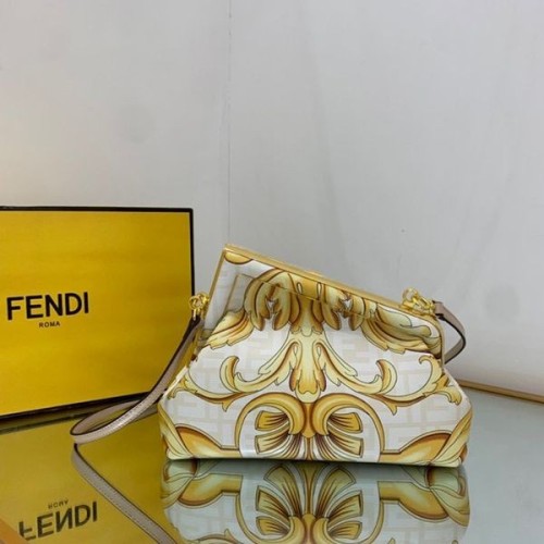 フェンディ ヴェルサーチェ 激安フェンダーチェ コラボ ショルダーバッグ feu08979