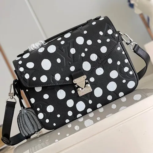注目★LV ×草間彌生ポシェットメティス MM 偽物 ショルダーバッグ vuy11401