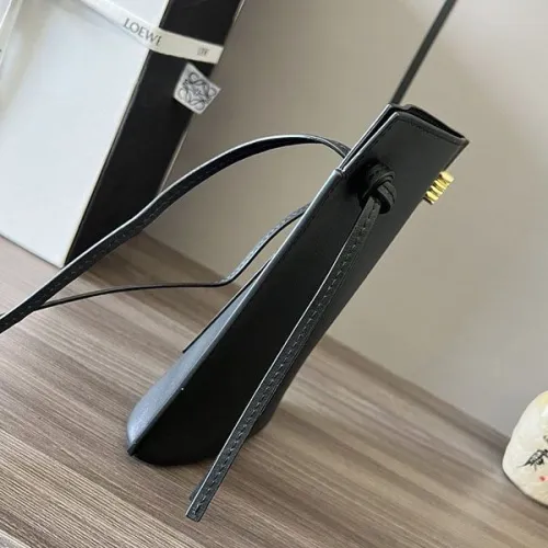 【使い勝手抜群】ロエベ アナグラムレザーショルダーバッグ コピー lou89650