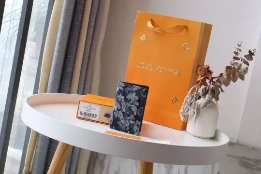 Louis Vuitton (ルイヴィトン) 財布 8x11x1 cm