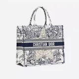 【DIOR】セレブ芸能人御用達 BOOK TOTE DIOR AROUND THE WORLD