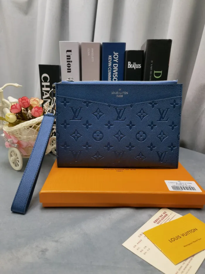 【LOUIS VUITTON】ポシェットヴォワヤージュ MM モノグラム