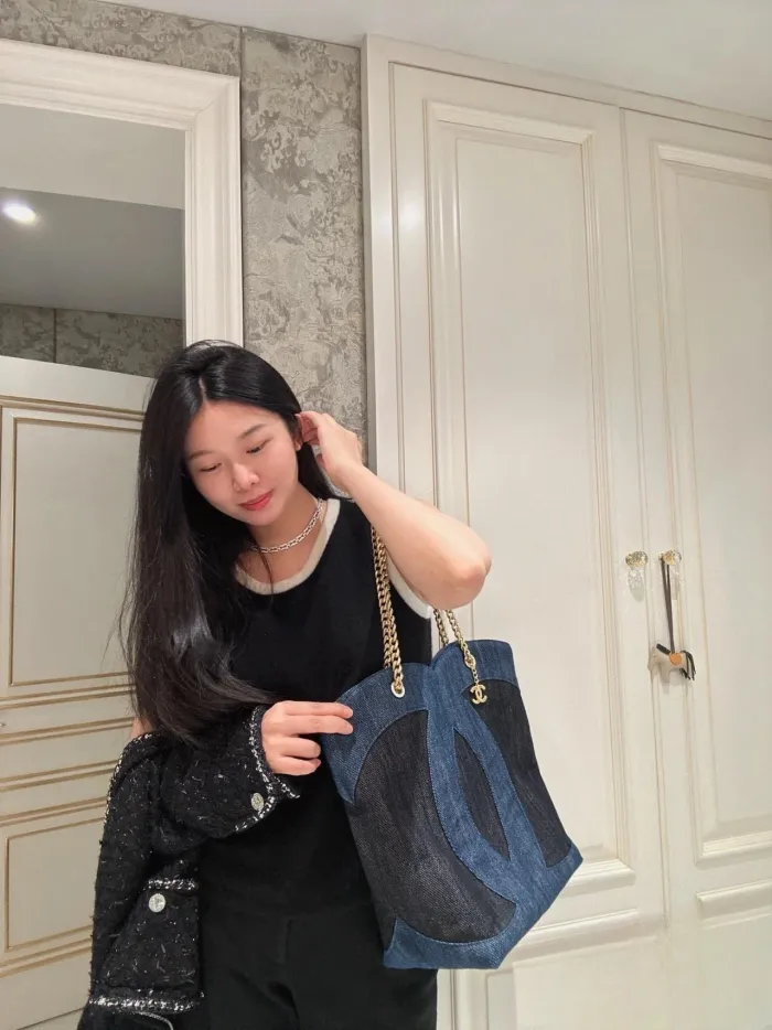 Chanel デニムトートバッグ ダブルCロゴ 軽量 大容量