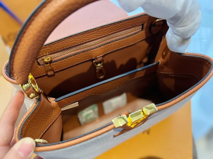 LOUIS VUITTON《定番☆オシャレ女子に大人気》 Capucinesハンドバッグ