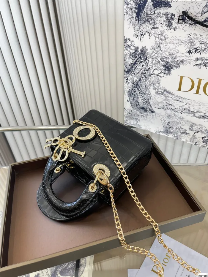 累積売上総額第１位 Diorダイアモンドバッグ