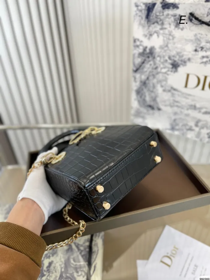 累積売上総額第１位 Diorダイアモンドバッグ
