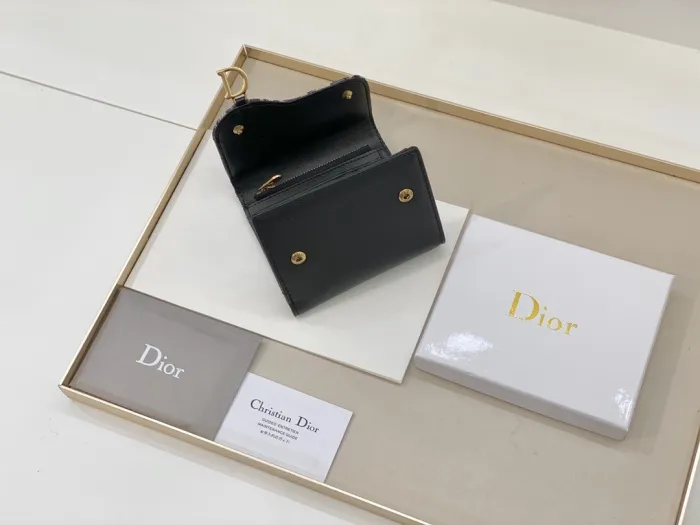 《定番人気ギフトにも☆》DIOR 折りたたみ財布-BUYMA