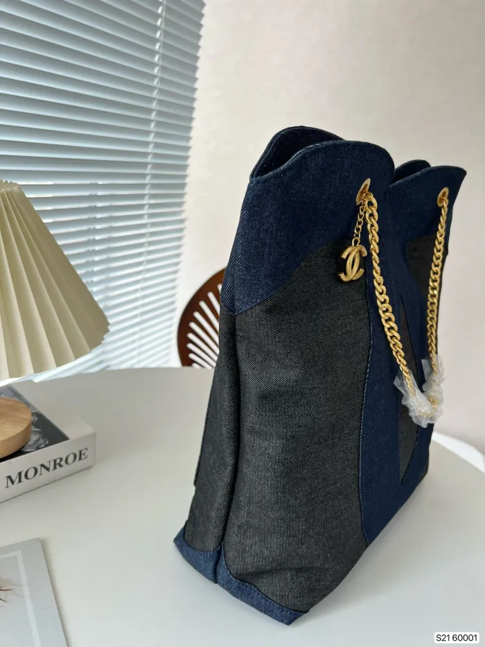 Chanel デニムトートバッグ ダブルCロゴ 軽量 大容量