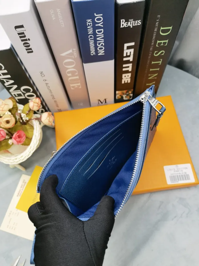 【LOUIS VUITTON】ポシェットヴォワヤージュ MM モノグラム